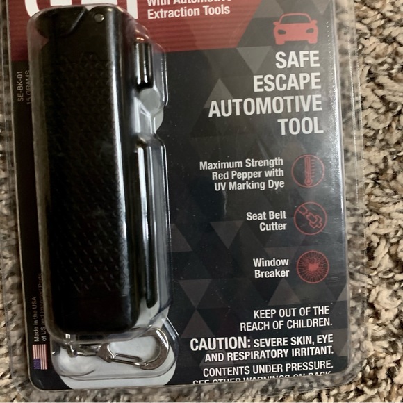 💜 Sabre Safe Escape 3-IN-1 Pepper Gel w/ Seat Belt Cutter & Window Breaker NWT - Picture 8 of 10